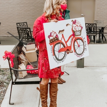 Cindy Wilmes holding Valentinecard